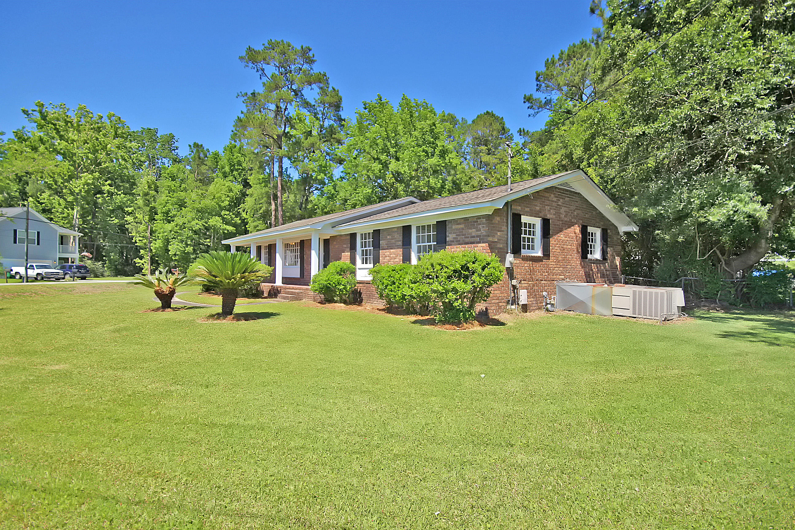 101 Frontage Road Summerville, SC 29485 - Photo 3 of 23 Right Front House