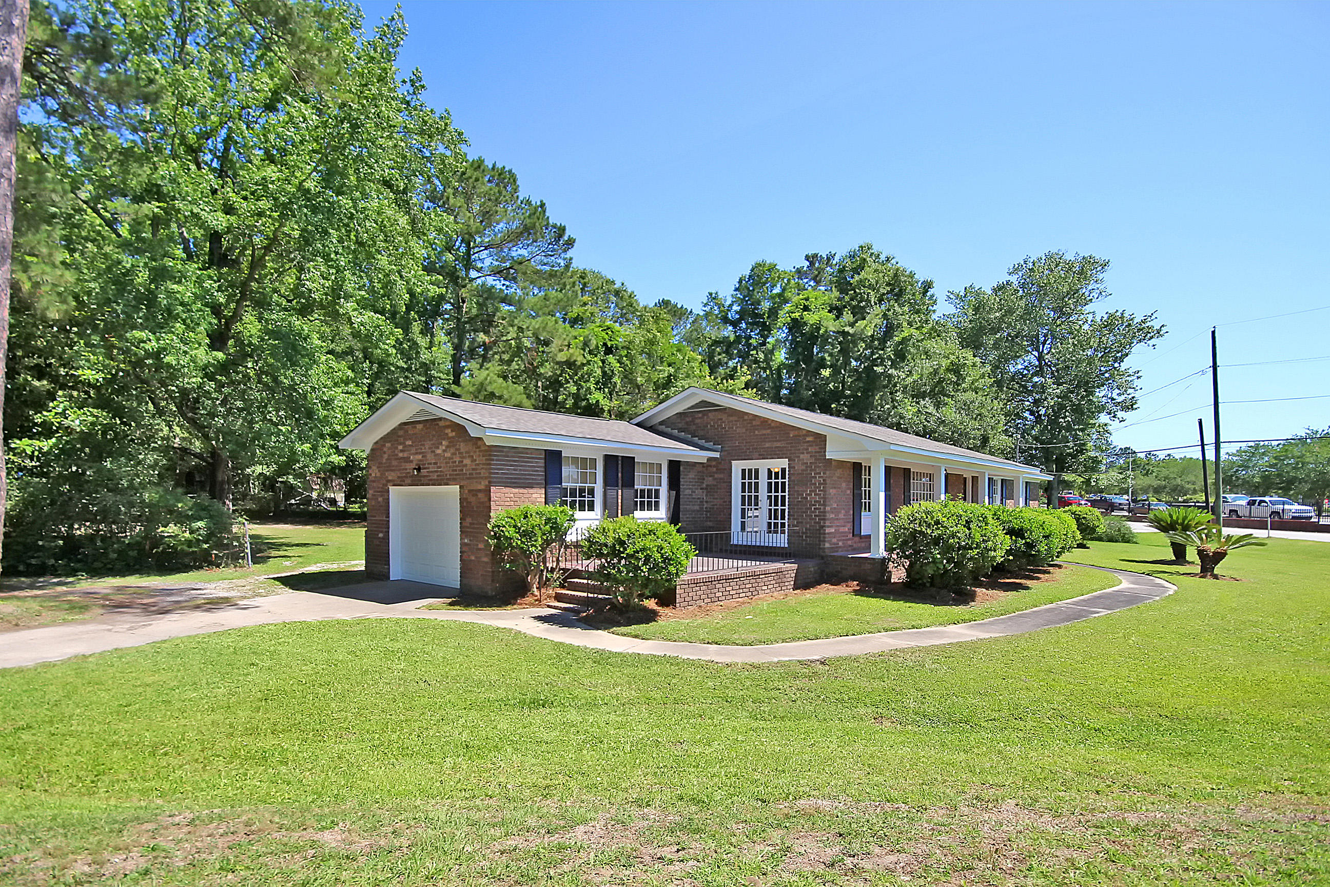 101 Frontage Road Summerville, SC 29485 - Photo 4 of 23 Sideview of house and Garage