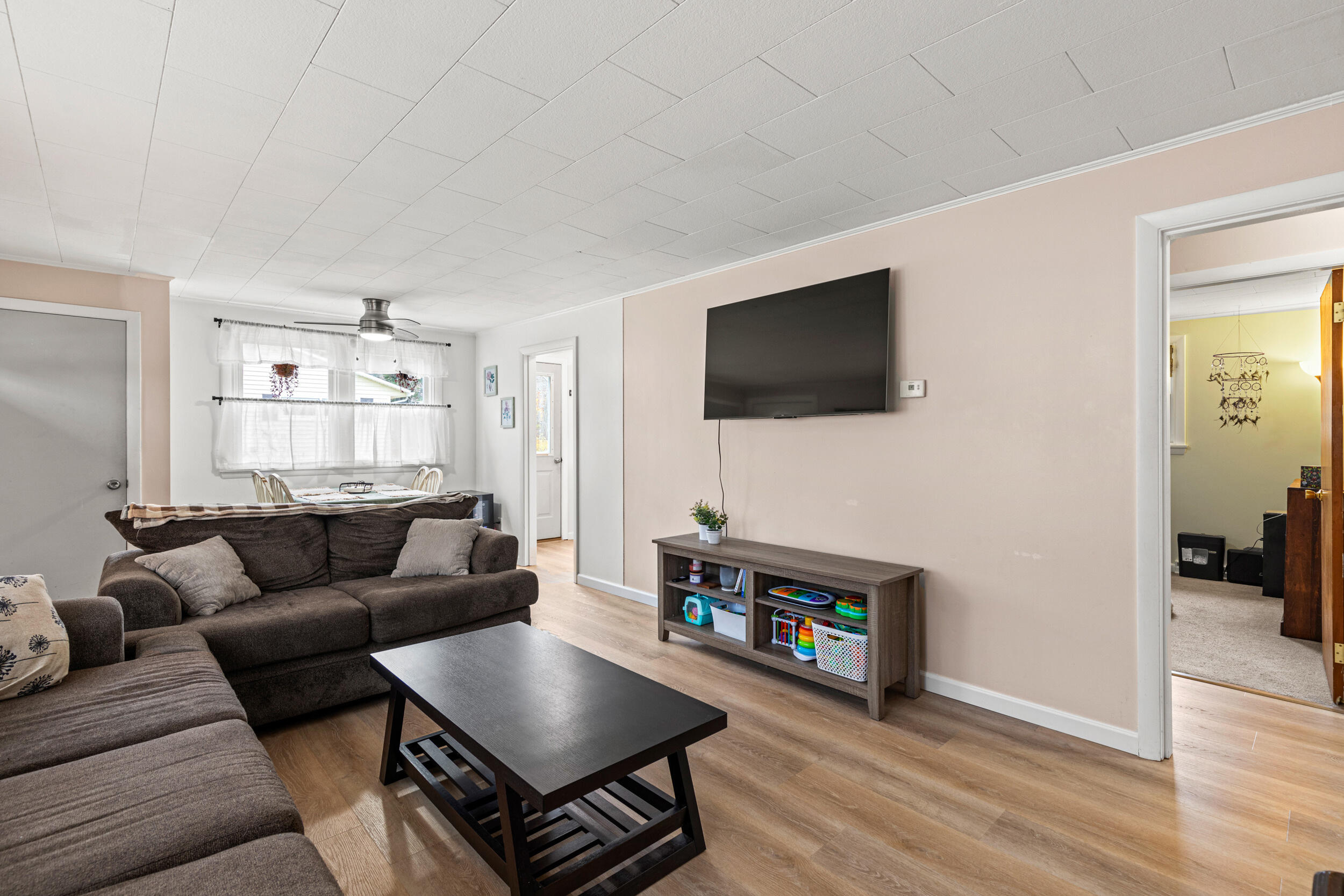 9 David Street Lisbon, ME 04252 - Photo 10 of 30 Living Room