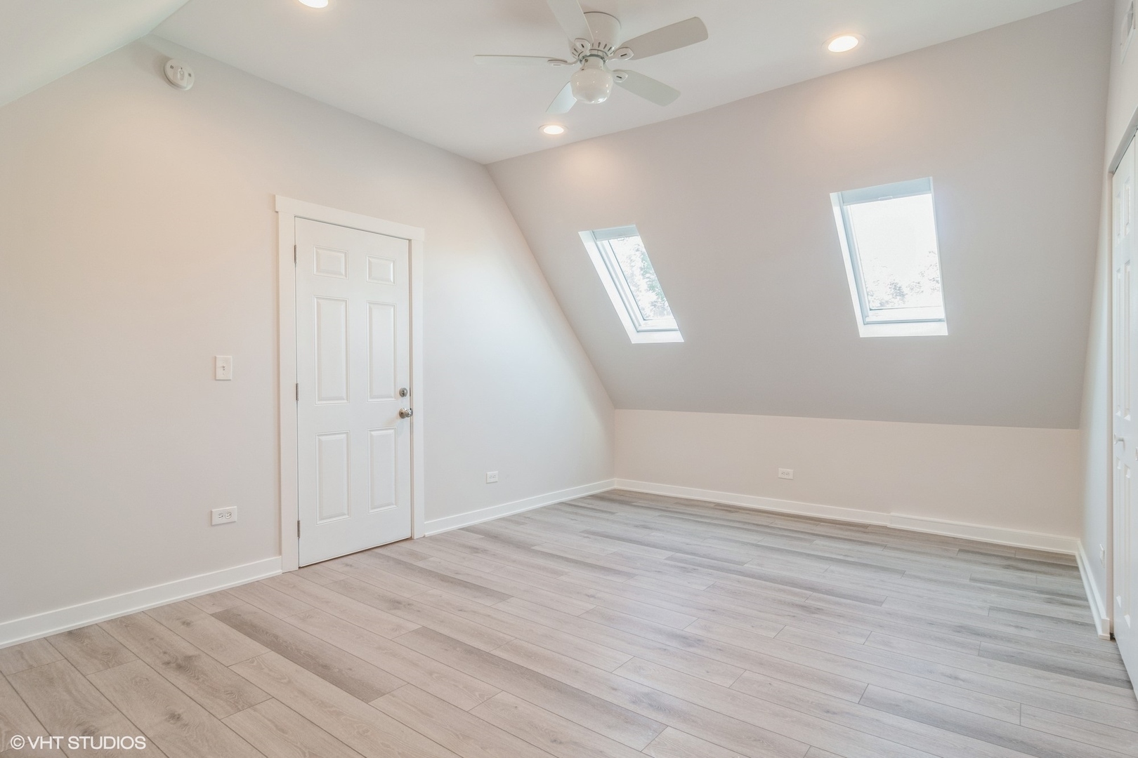 2909 North Ridgeway Avenue Chicago, IL 60618 - Photo 23 of 46