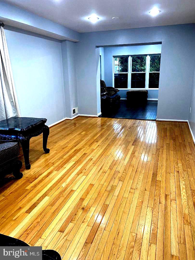 6804 Rolling Road Springfield, VA 22152 - Photo 14 of 44 Gallery Image 14