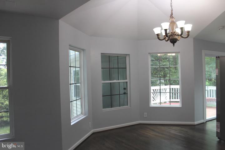 6804 Rolling Road Springfield, VA 22152 - Photo 4 of 44 Gallery Image 4