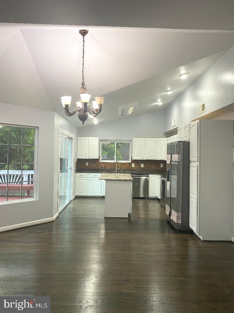6804 Rolling Road Springfield, VA 22152 - Photo 8 of 44 Gallery Image 8