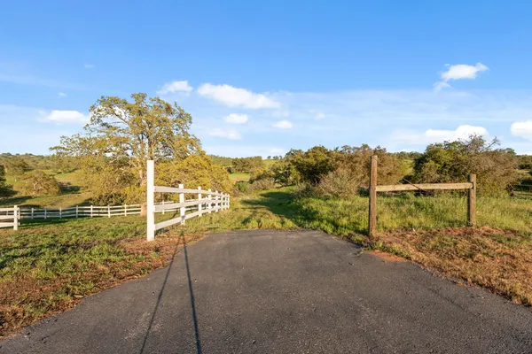$895,000 | 26882 Road 400, Madera, CA 93636
