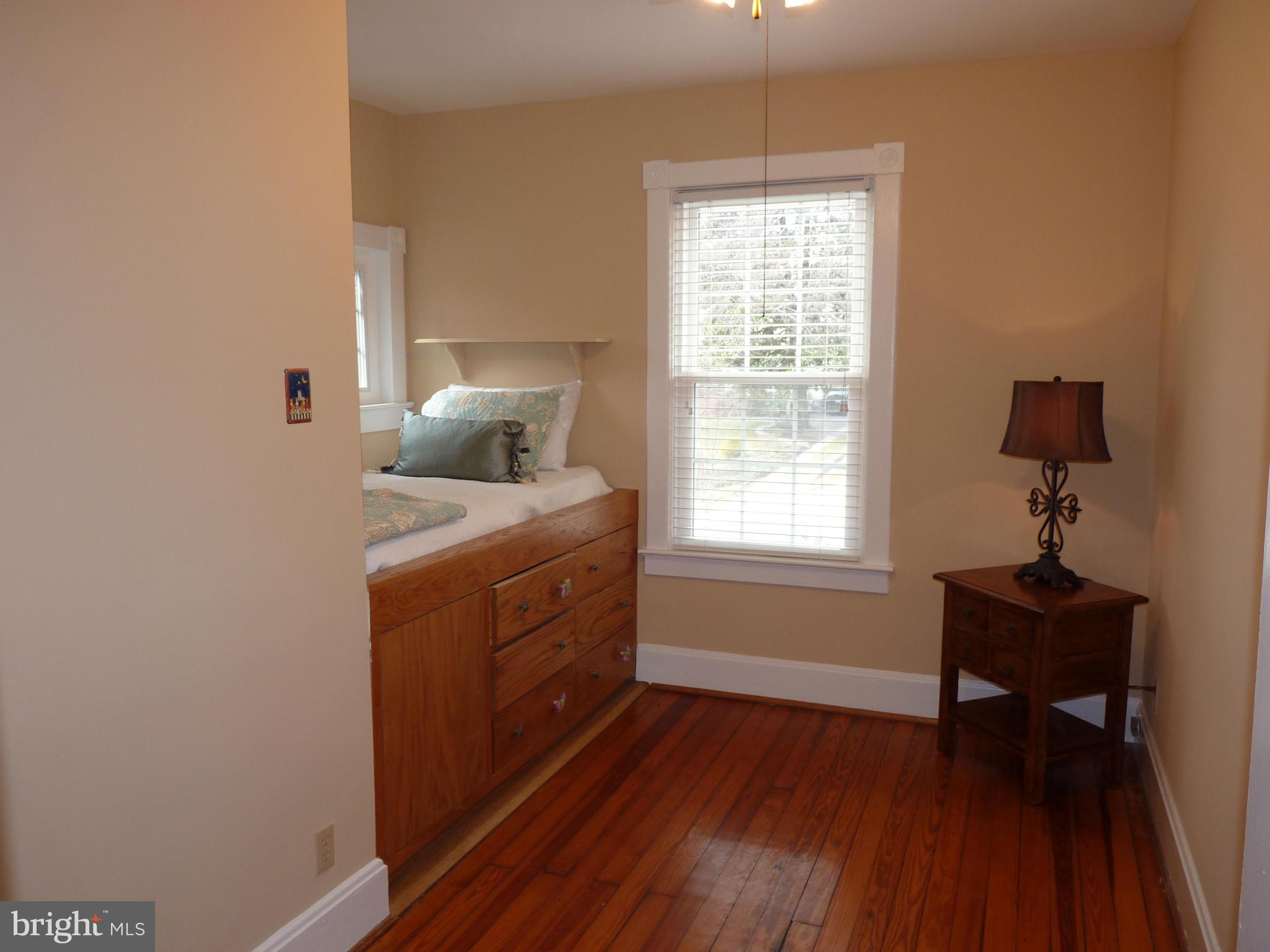 1920 Grace Church Road Silver Spring, MD 20910 - Photo 16 of 28 Bedroom