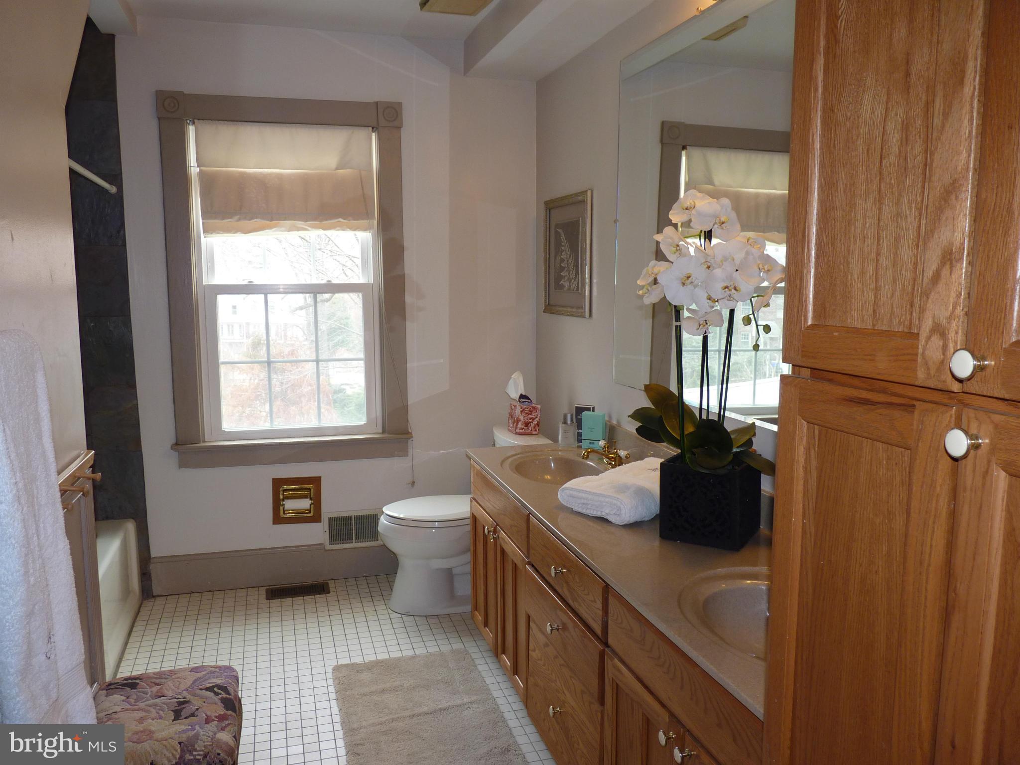 1920 Grace Church Road Silver Spring, MD 20910 - Photo 23 of 28 Bath