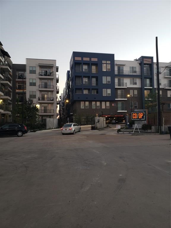 1309 Wichman Street Houston, TX 77007 - Photo 5 of 8 a view of a street with a building