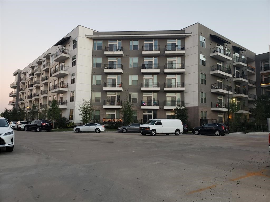 1309 Wichman Street Houston, TX 77007 - Photo 6 of 8 a tall building sitting on the side of a street