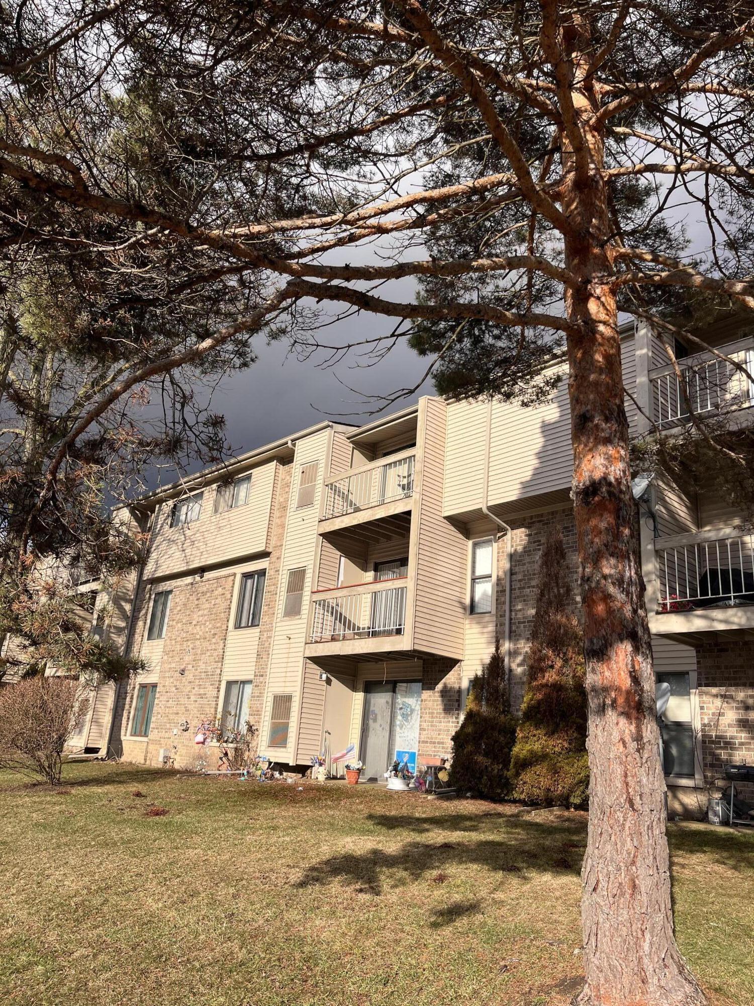 30445 West 14 Mile Road, Unit 59 Farmington Hills, MI 48334 - Photo 1 of 10 outdoor