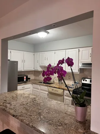$1,300 | 30445 West 14 Mile Road, Unit 59, Farmington Hills, MI 48334