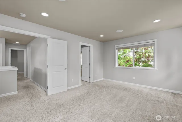 a view of empty room with window