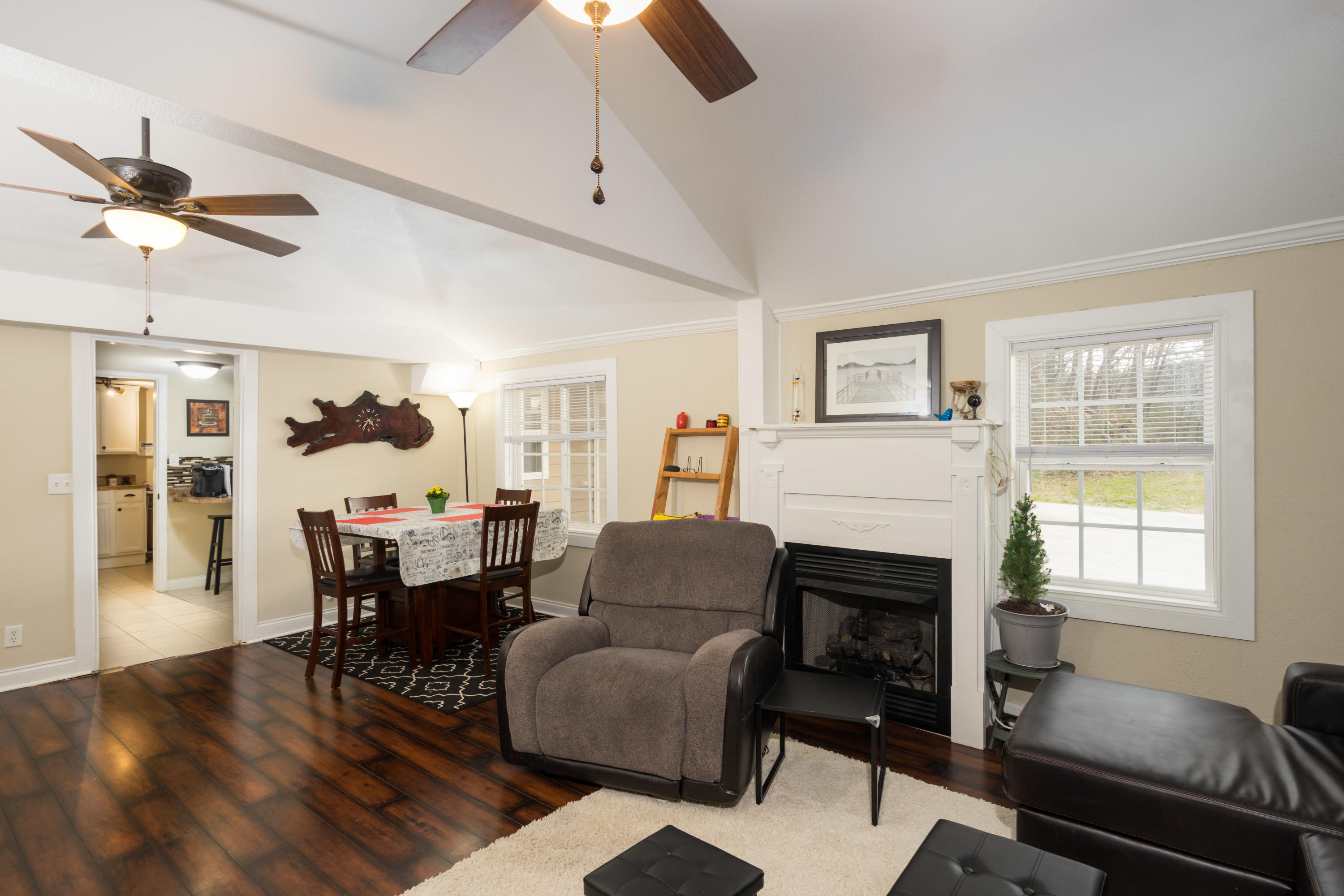 10310 Card Road Soddy Daisy, TN 37379 - Photo 2 of 24 Living Room