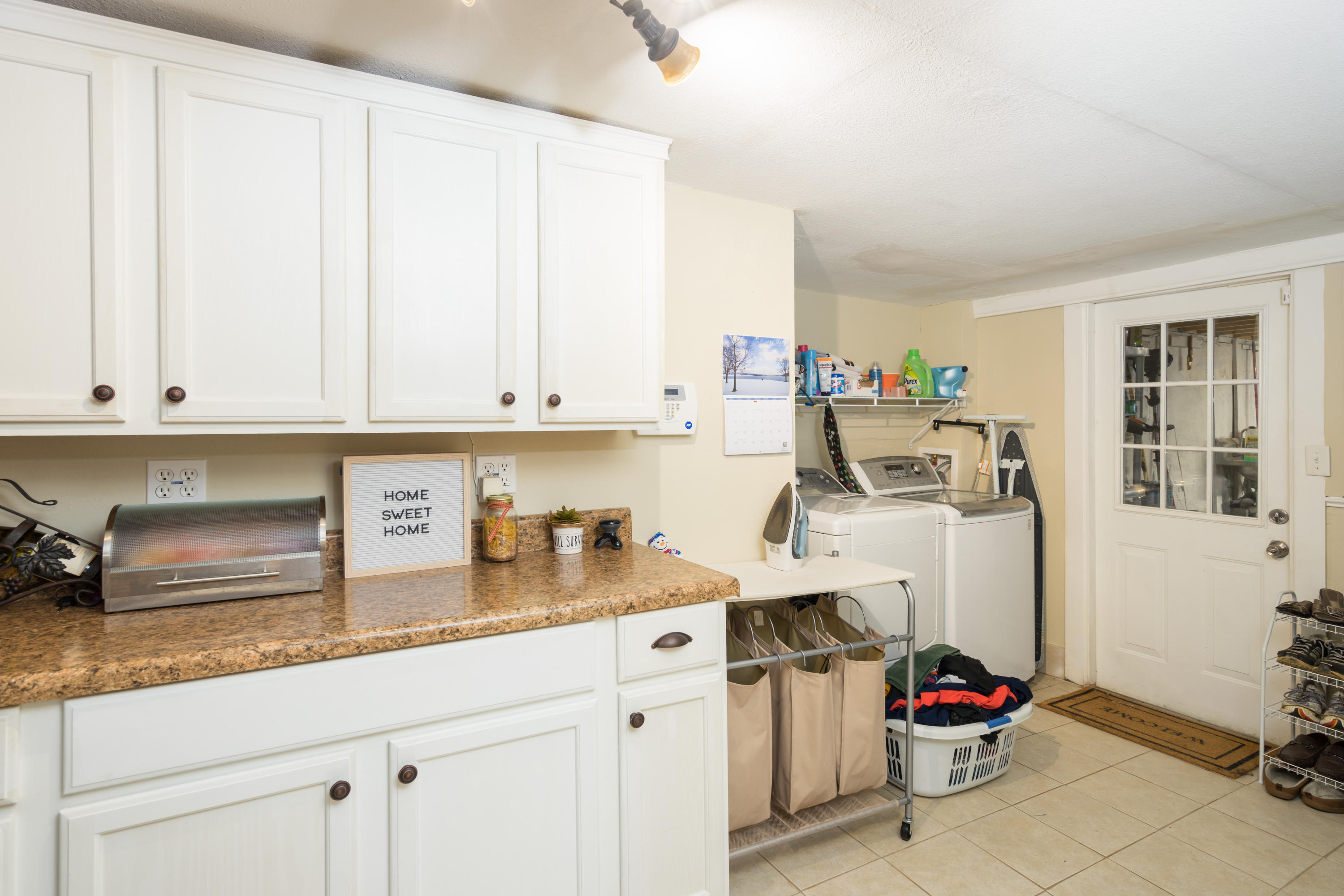 10310 Card Road Soddy Daisy, TN 37379 - Photo 11 of 24 Laundry/Mud Room