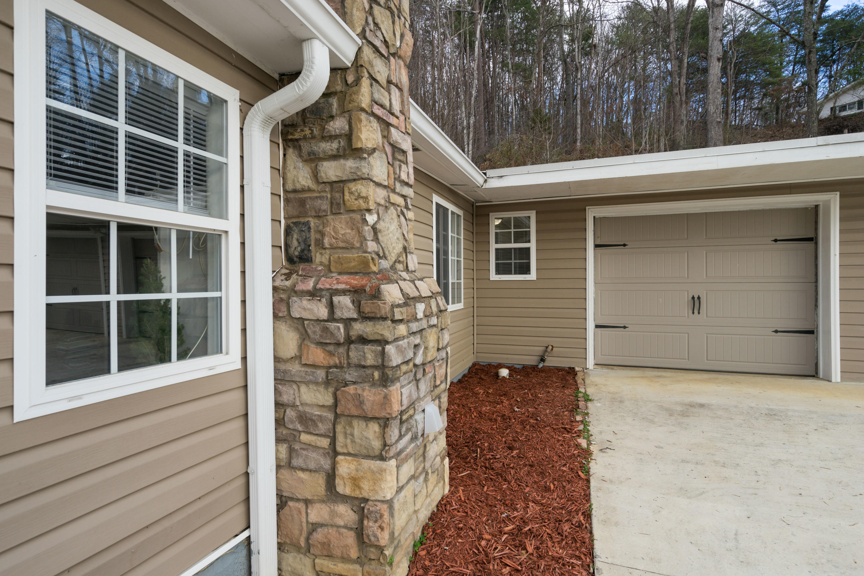 10310 Card Road Soddy Daisy, TN 37379 - Photo 22 of 24 Side view