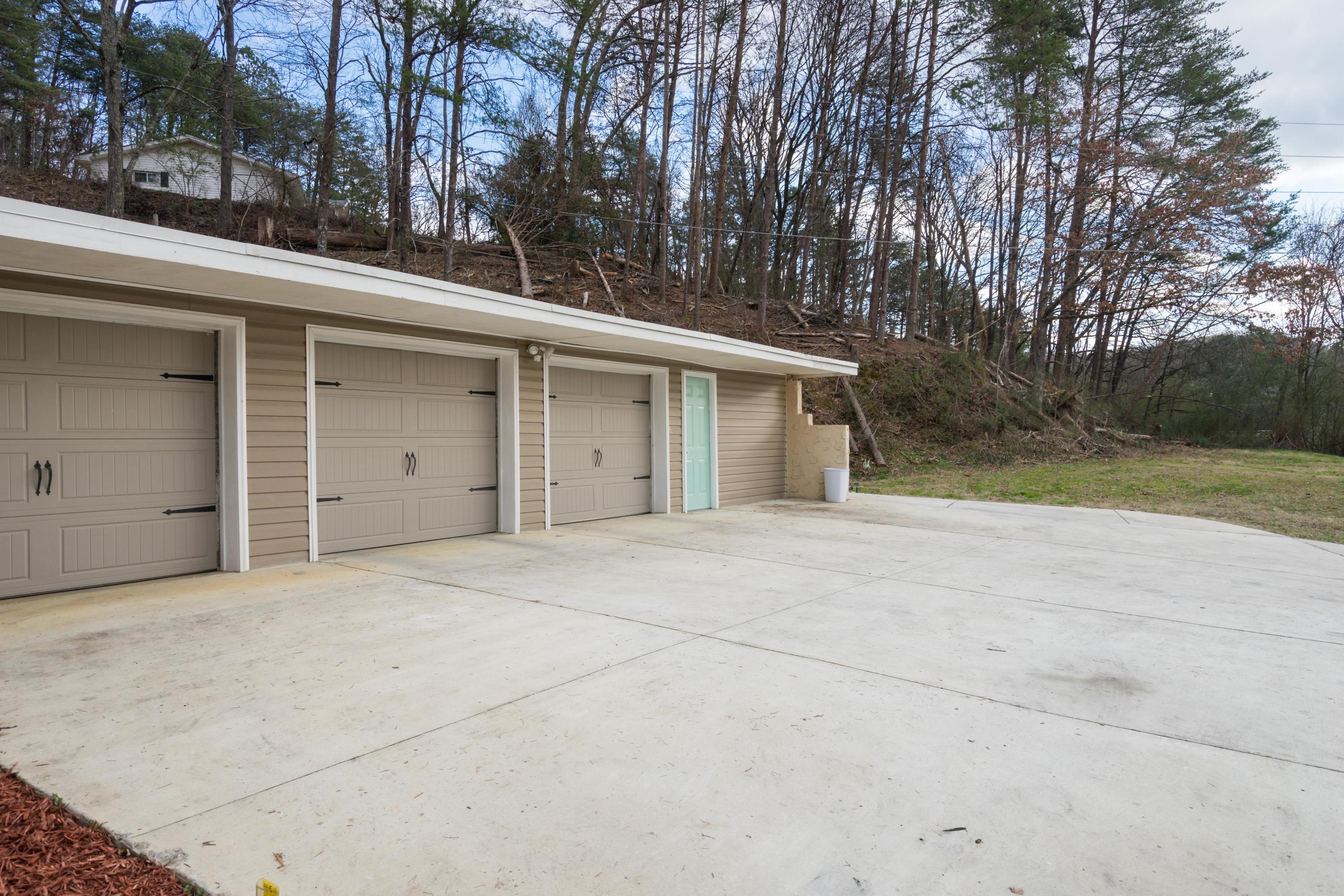 10310 Card Road Soddy Daisy, TN 37379 - Photo 23 of 24 Garages