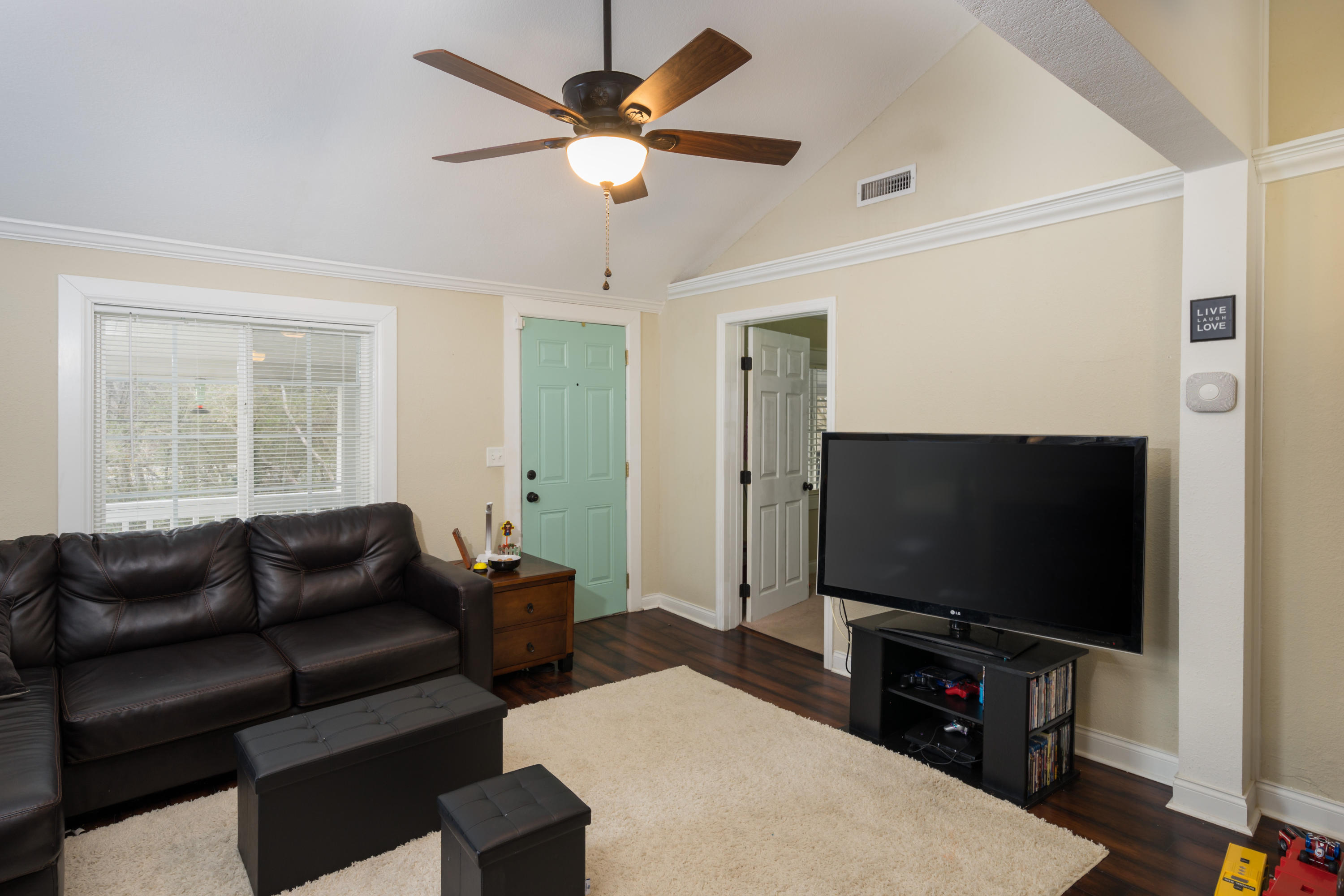 10310 Card Road Soddy Daisy, TN 37379 - Photo 7 of 24 Living Room