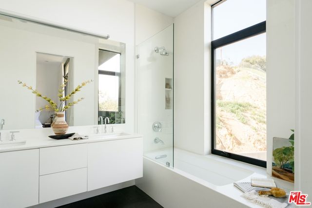 $1,250,000 | 1639 Landa Street, Los Angeles, CA 90039