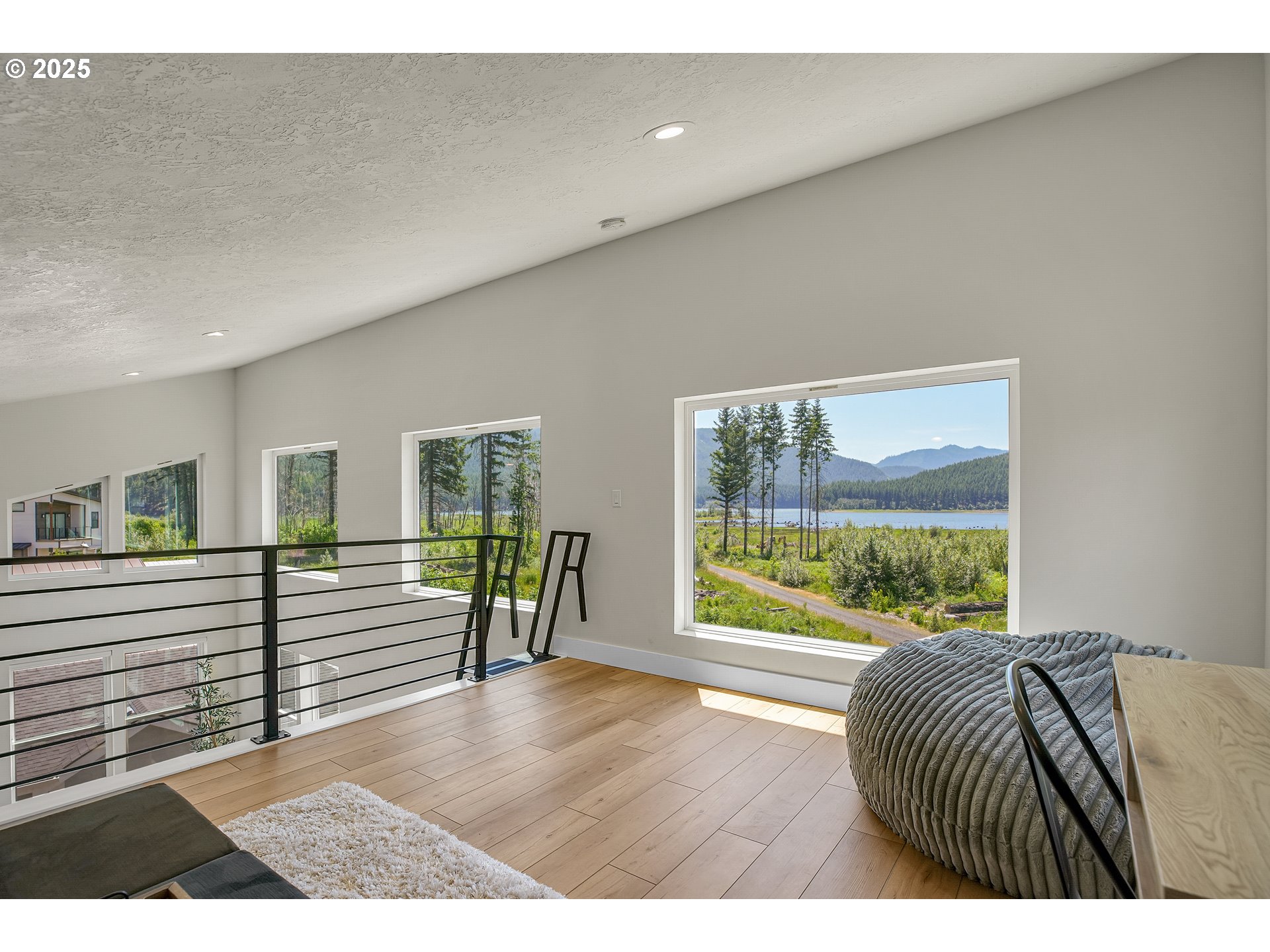 360 Santiam Avenue Detroit, OR 97342 - Photo 20 of 48 Loft