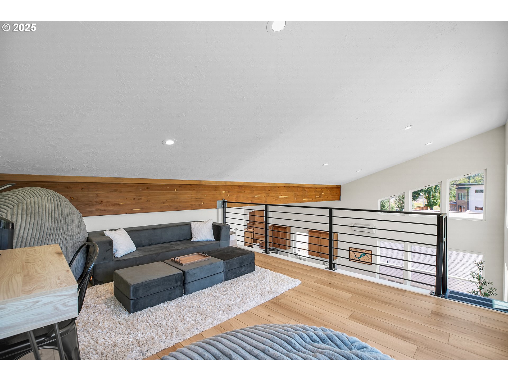 360 Santiam Avenue Detroit, OR 97342 - Photo 21 of 48 Loft