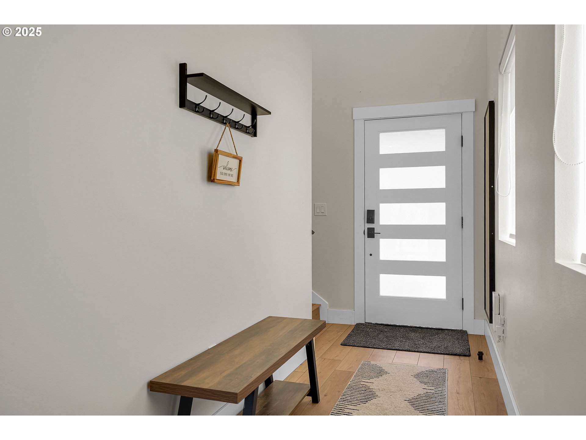 360 Santiam Avenue Detroit, OR 97342 - Photo 25 of 48 Entrance/Foyer