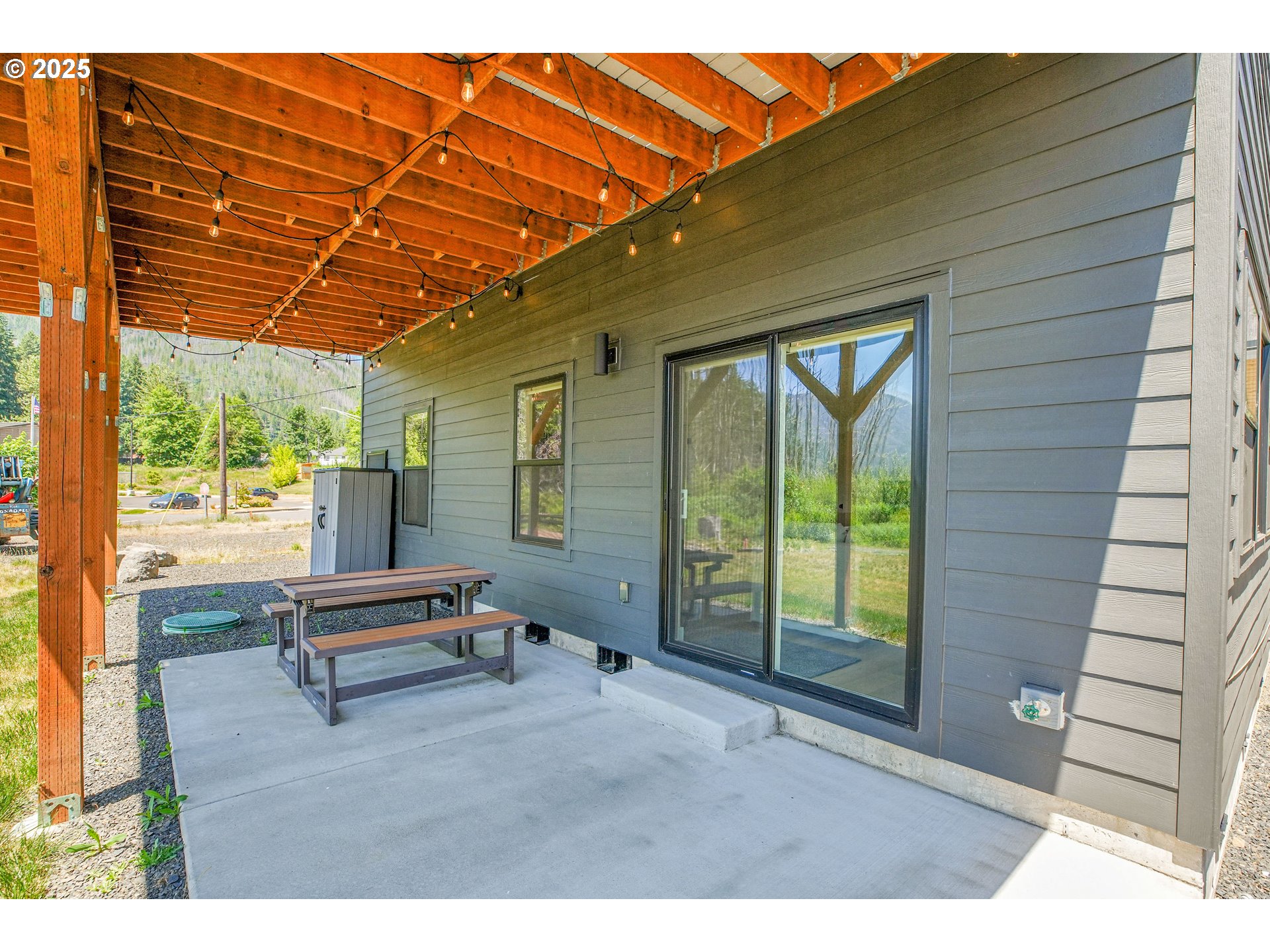 360 Santiam Avenue Detroit, OR 97342 - Photo 42 of 48 Patio