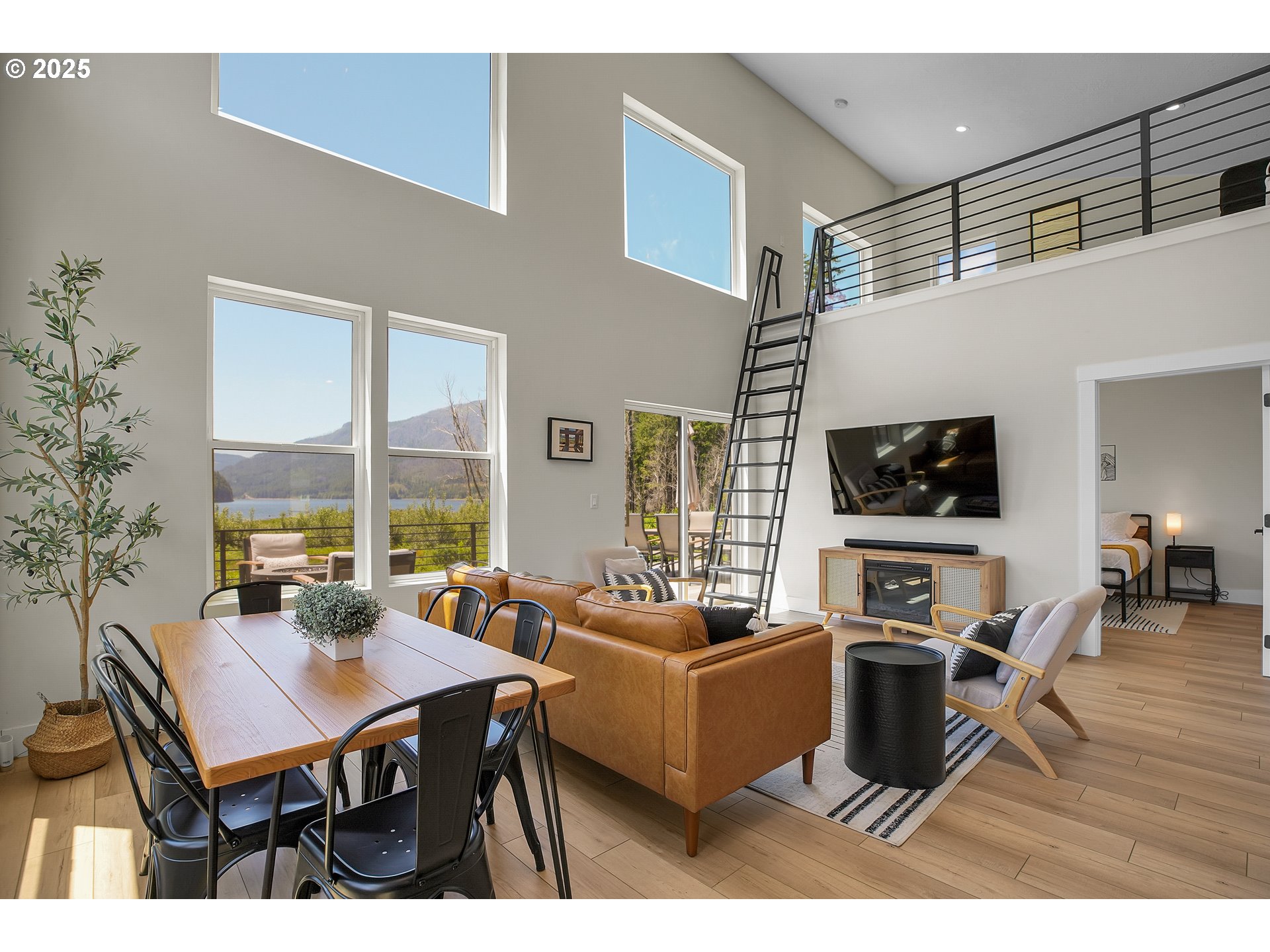 360 Santiam Avenue Detroit, OR 97342 - Photo 7 of 48