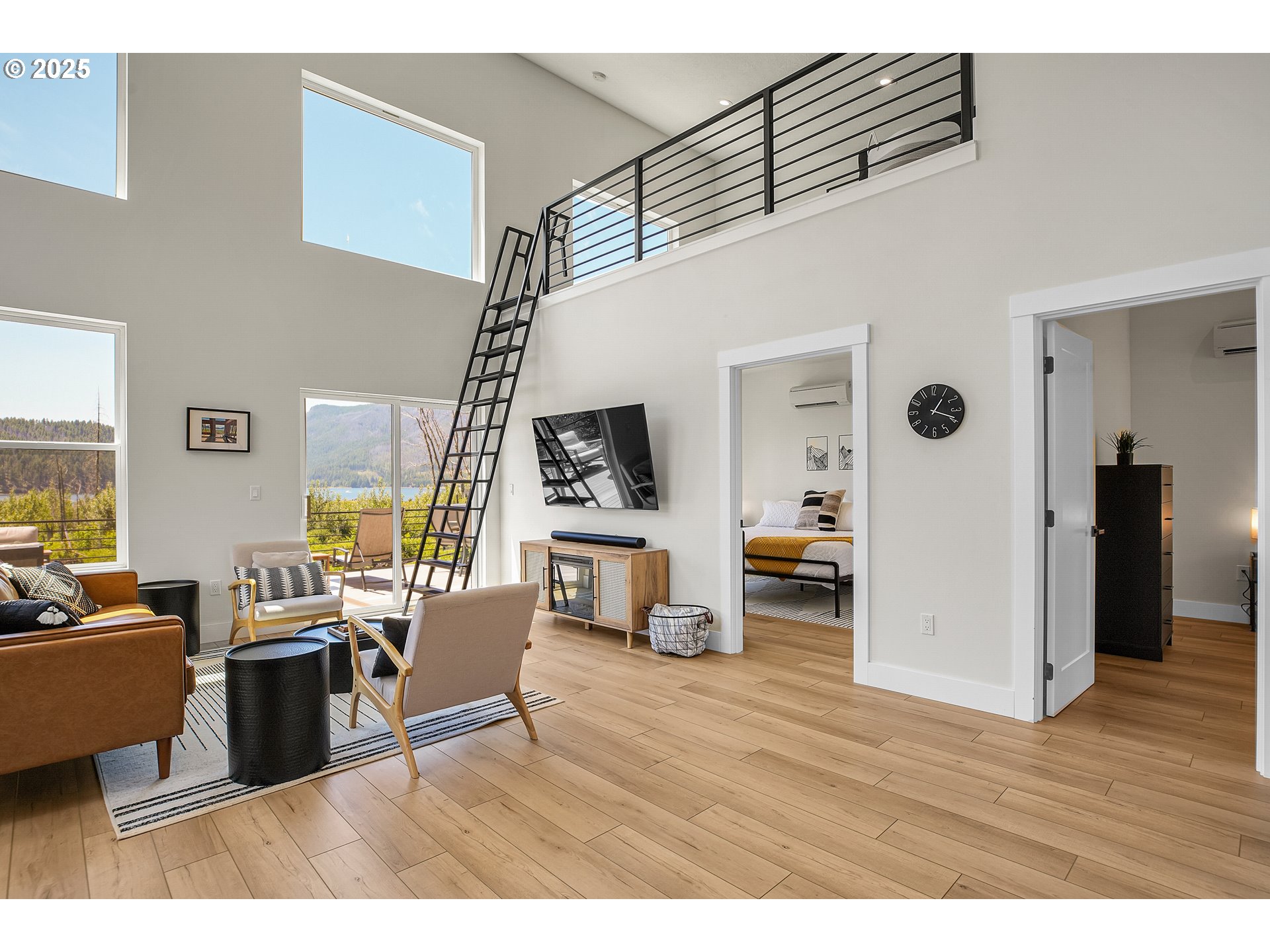 360 Santiam Avenue Detroit, OR 97342 - Photo 9 of 48