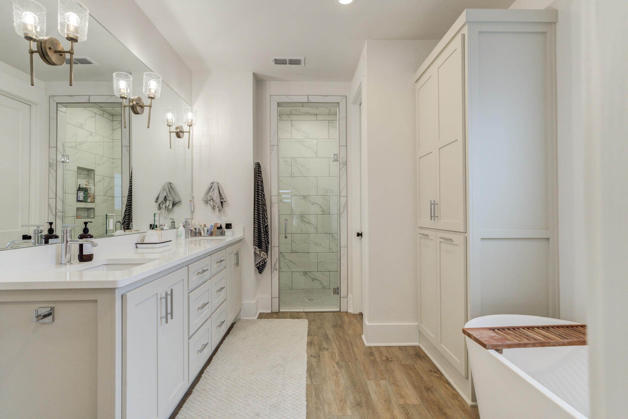 7029 101st Street Lubbock, TX 79424 - Photo 32 of 53 7029-101st-St_Lubbock-TX_37_Primary-Bath