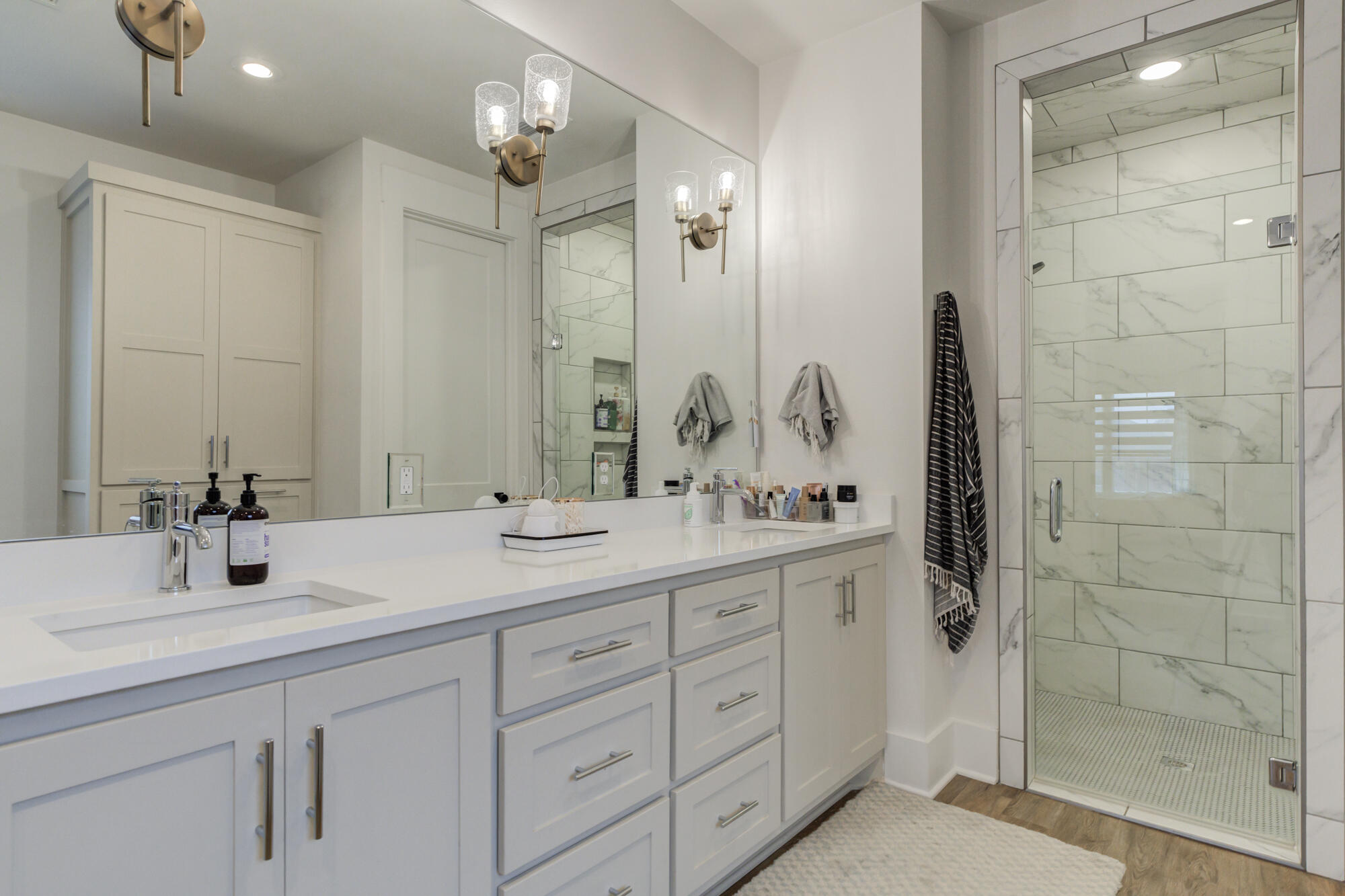 7029 101st Street Lubbock, TX 79424 - Photo 34 of 53 7029-101st-St_Lubbock-TX_39_Primary-Bath