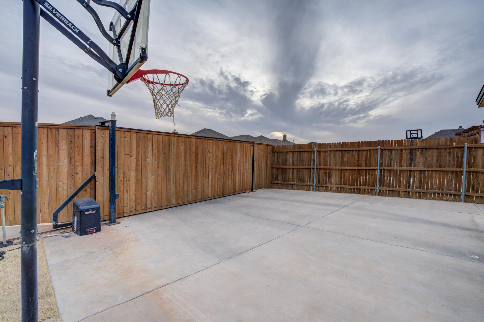 7029 101st Street Lubbock, TX 79424 - Photo 51 of 53 7029-101st-St_Lubbock-TX_56_Driveway