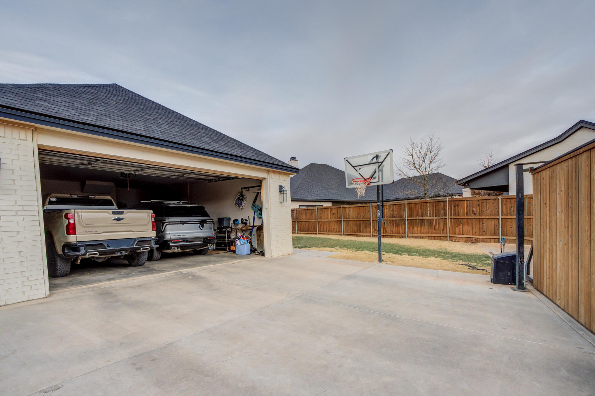 7029 101st Street Lubbock, TX 79424 - Photo 52 of 53 7029-101st-St_Lubbock-TX_57_Driveway