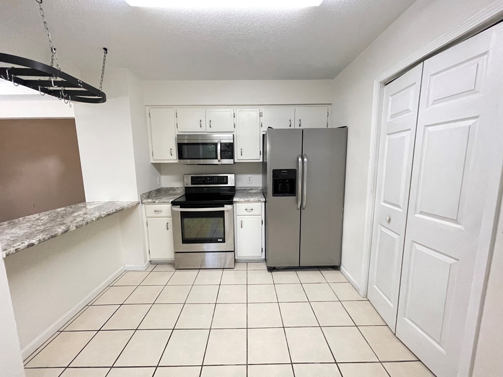 108 Rochelle Court Dothan, AL 36305 - Photo 6 of 25 Kitchen