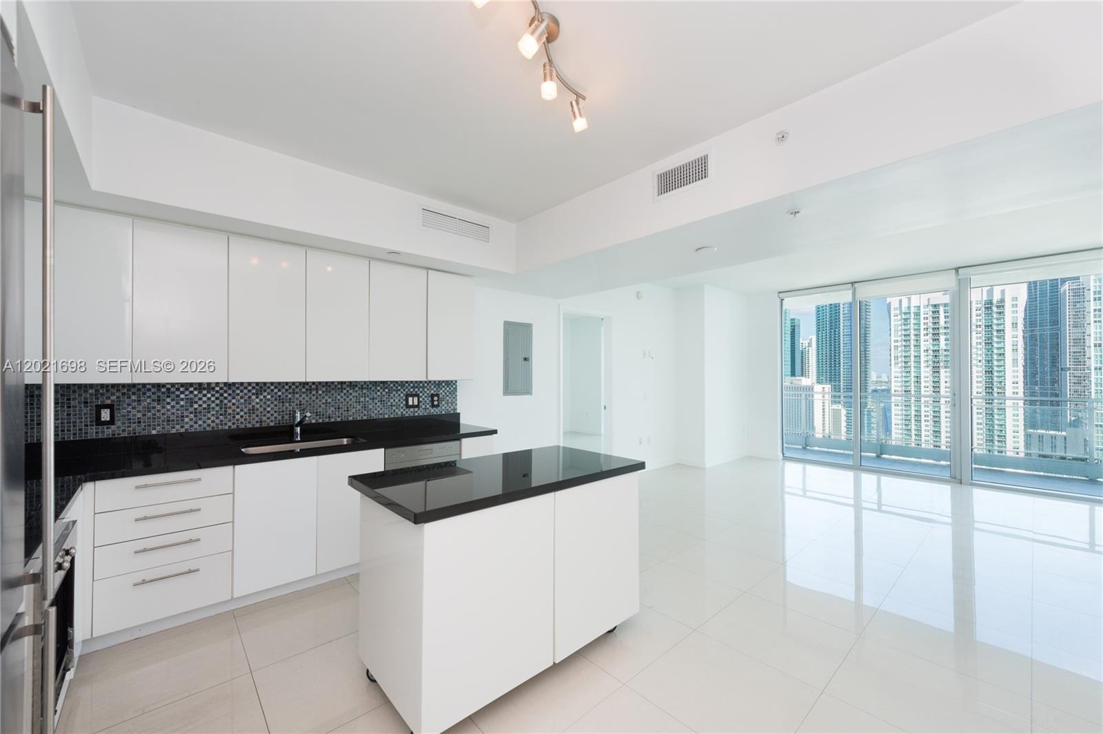 92 Southwest 3rd Street, Unit 2812 Miami, FL 33130 - Photo 2 of 23