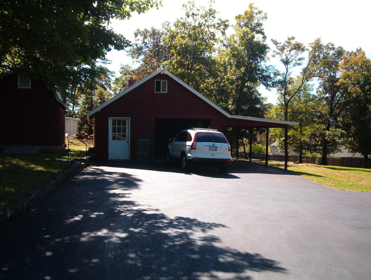 1216 North Mill Road Salem, VA 24153 - Photo 4 of 10 Garage, Workshop, Carport