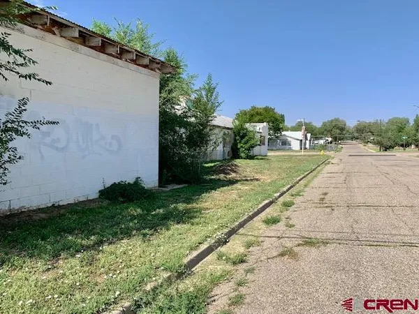 a view of a backyard of the house