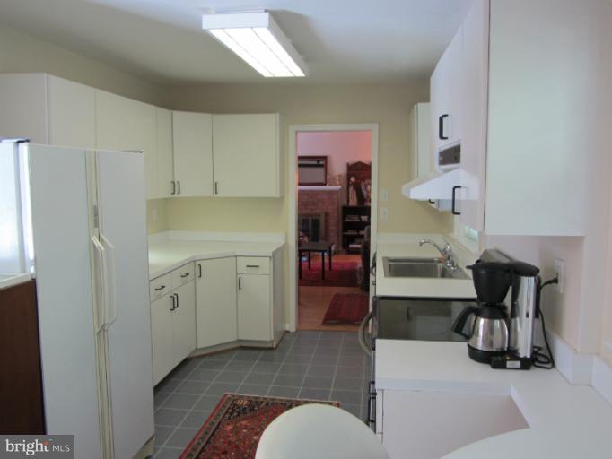 534 Marshall Road Southwest Vienna, VA 22180 - Photo 9 of 15 Kitchen