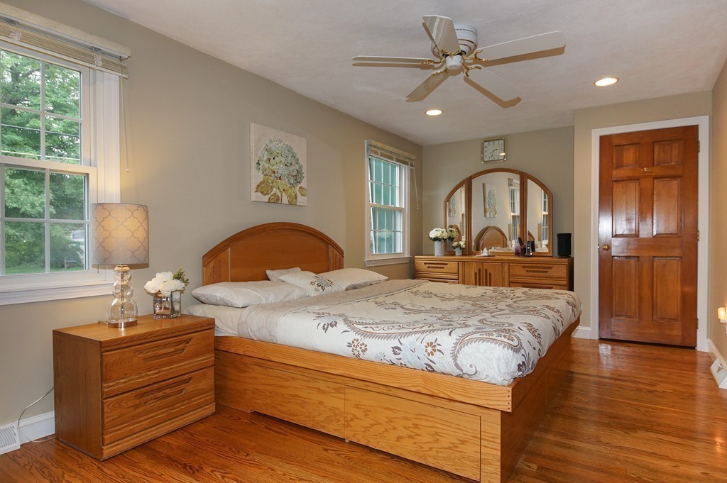 7 Richfield Road Burlington, MA 01803 - Photo 7 of 23 Gallery Image 7