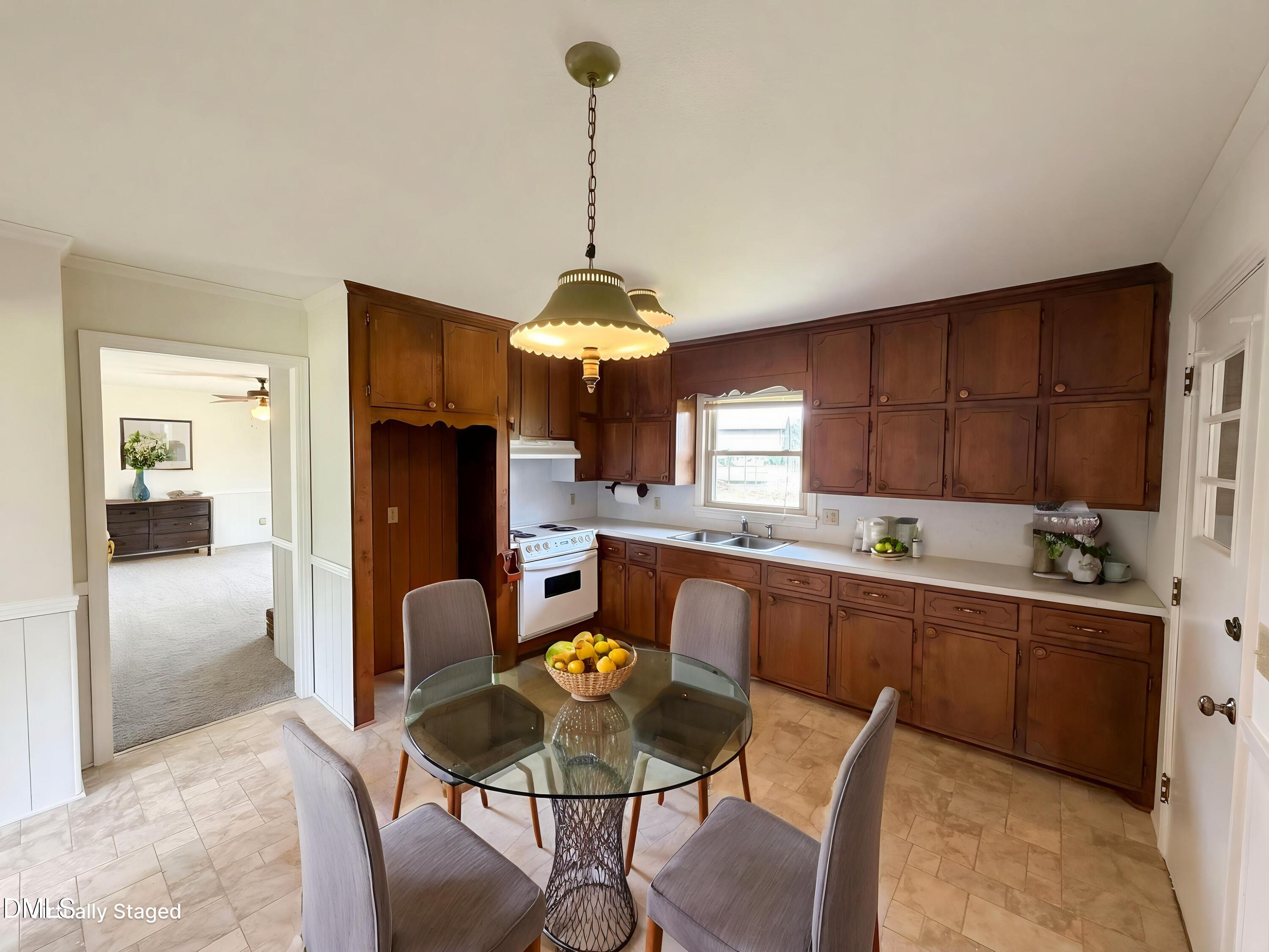 2037 Rice Road Sanford, NC 27330 - Photo 5 of 19 VS Dining