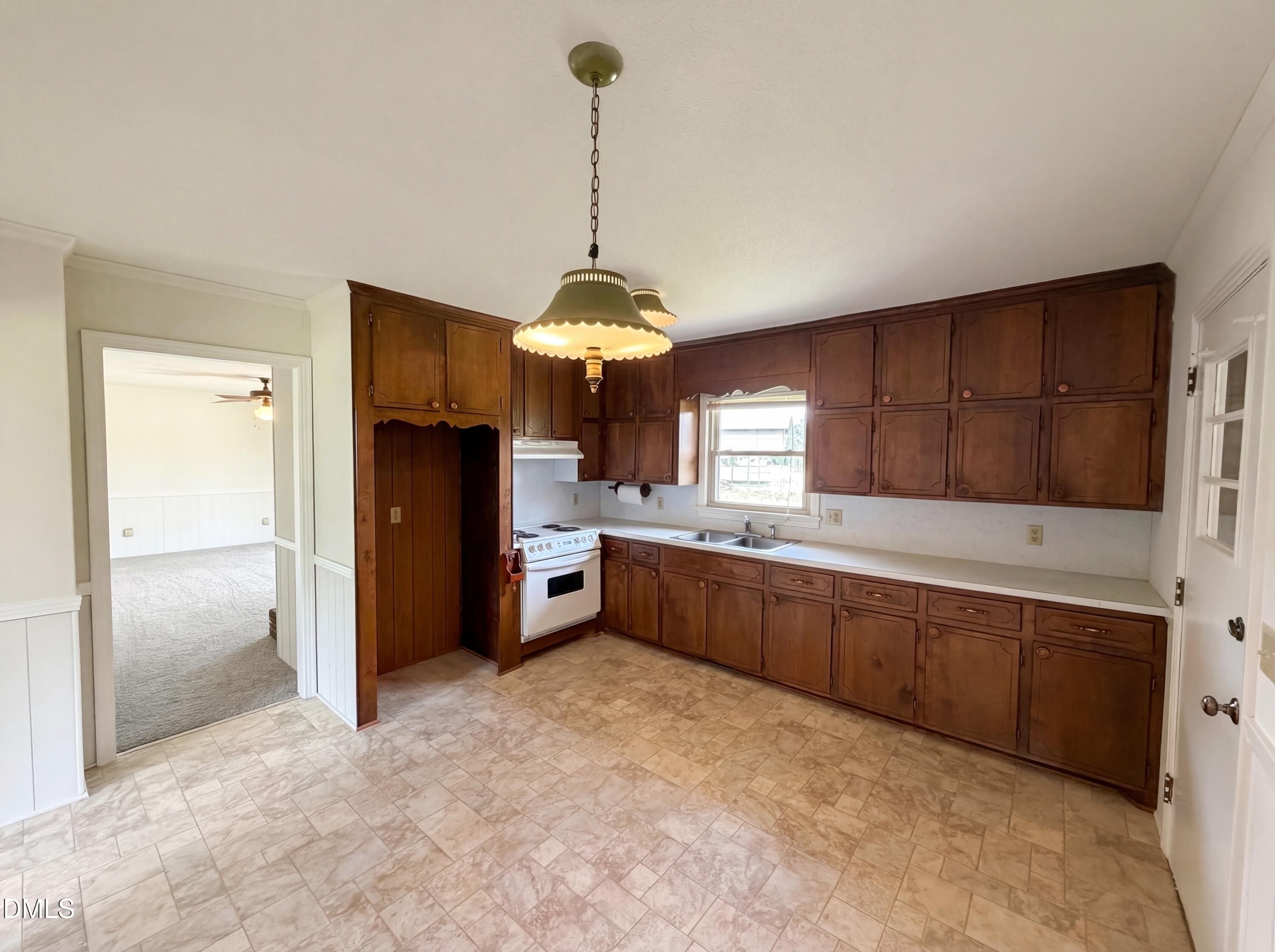 2037 Rice Road Sanford, NC 27330 - Photo 6 of 19 photo_02