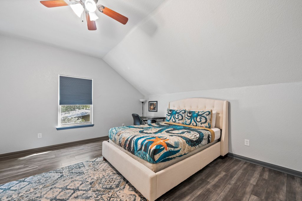 209 Lakeview Circle Spring Branch, TX 78070 - Photo 21 of 40 Bedroom with lofted ceiling, ceiling fan, baseboards, and wood finished floors