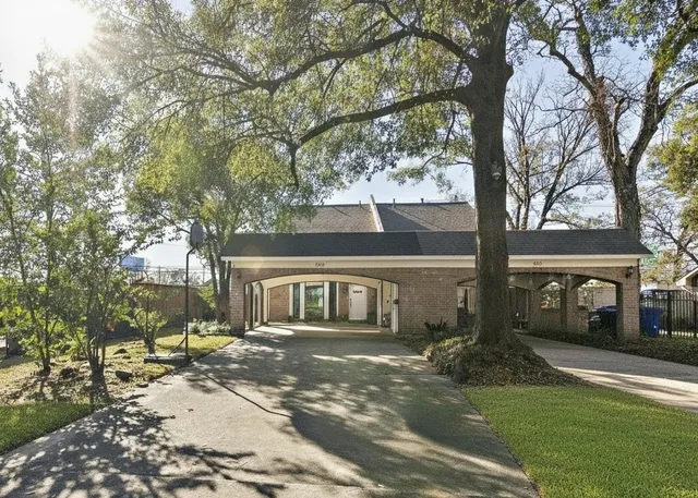 $3,100 | 525 West 30th Street, Houston, TX 77018