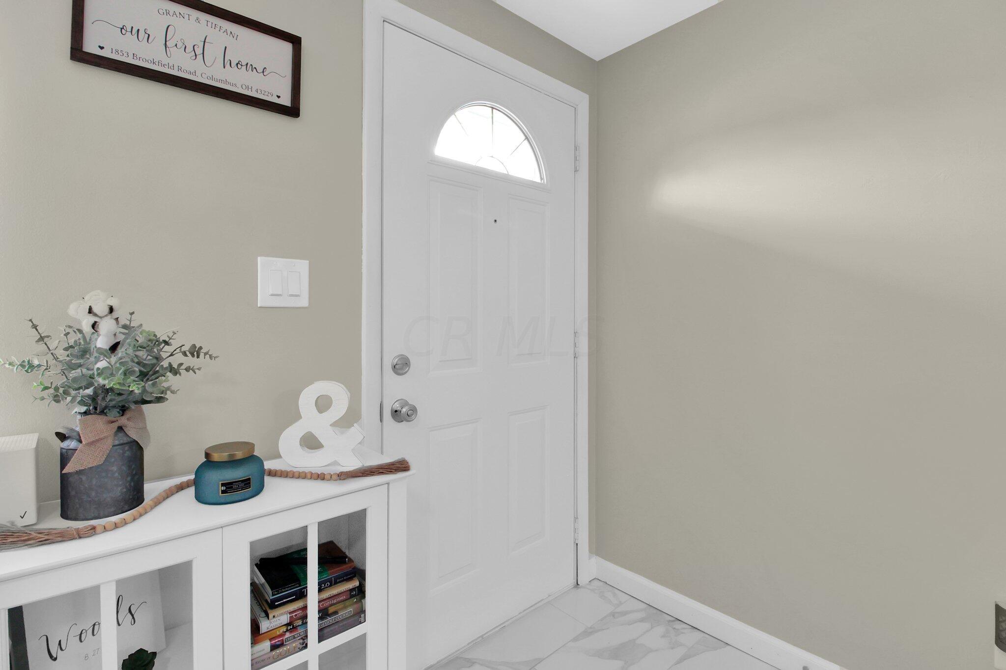 1853 Brookfield Road Columbus, OH 43229 - Photo 4 of 25 4-web-or-mls-1853-brookfield-rd