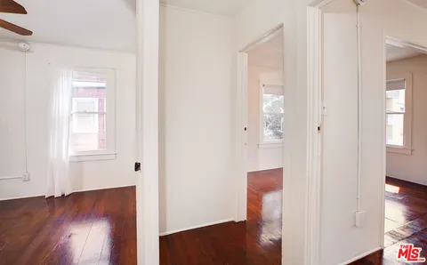 $2,195,000 | 105 Park Place, Venice, CA 90291