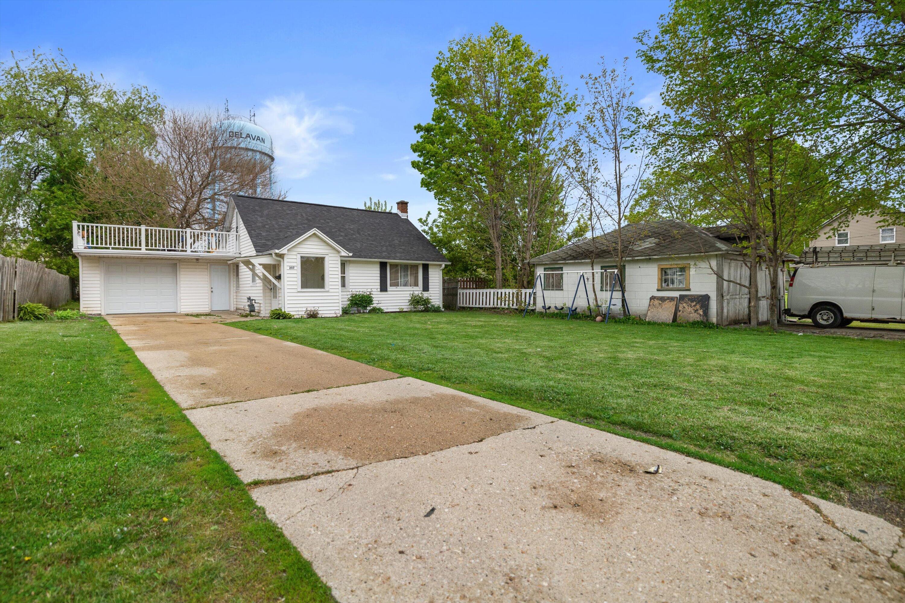 207 Harrison Street Delavan, WI 53115 - Photo 2 of 30 27-IMG_0936