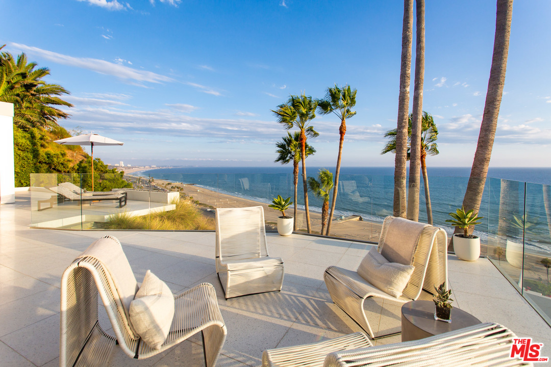 213 Pintoresca Drive Pacific Palisades, CA 90272 - Photo 16 of 23 a view of living room with patio furniture