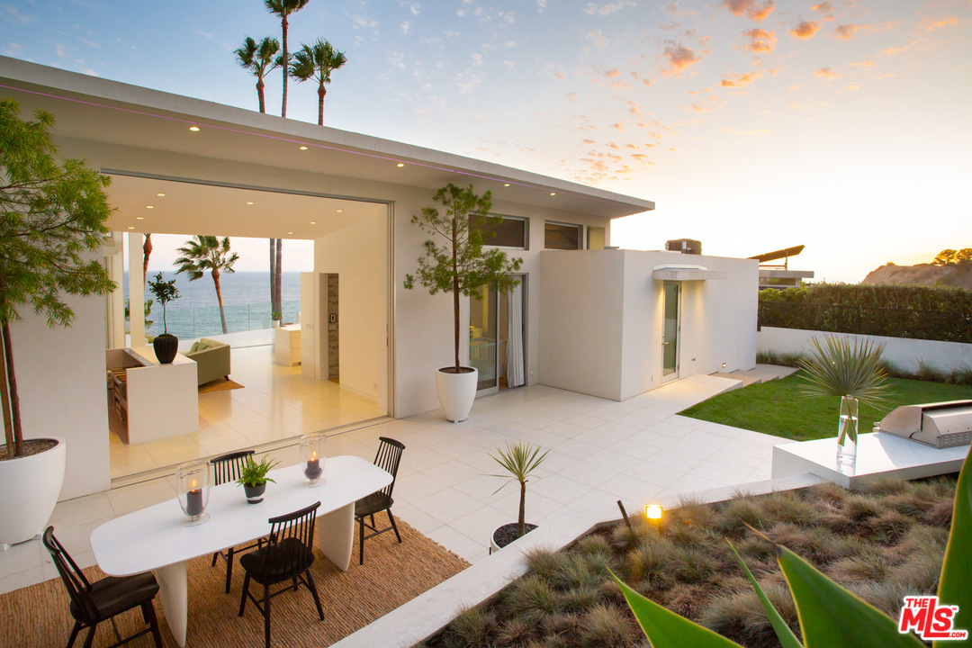 213 Pintoresca Drive Pacific Palisades, CA 90272 - Photo 17 of 23 a view of an outdoor space