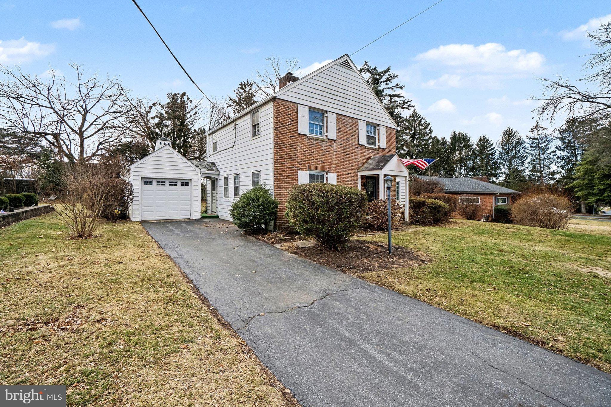 3603 Hillcrest Road Harrisburg, PA 17109 - Photo 3 of 34 a front view of a house with garden