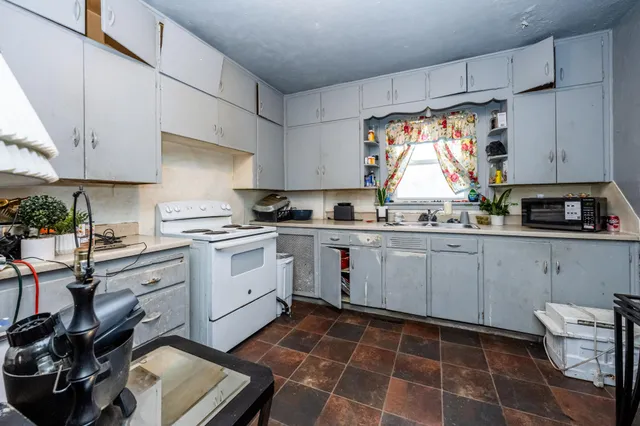 $99,999 | 561 Heck Court, Benton Harbor, MI 49022