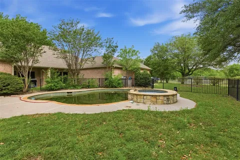 $550,000 | 270 Brookbend Drive, Waxahachie, TX 75165