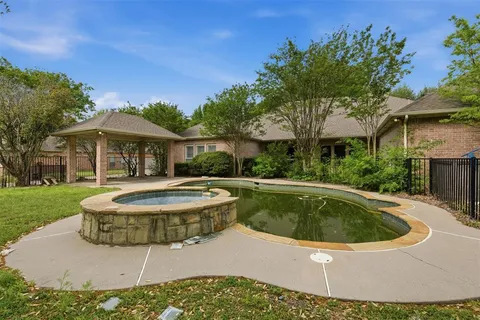 $550,000 | 270 Brookbend Drive, Waxahachie, TX 75165
